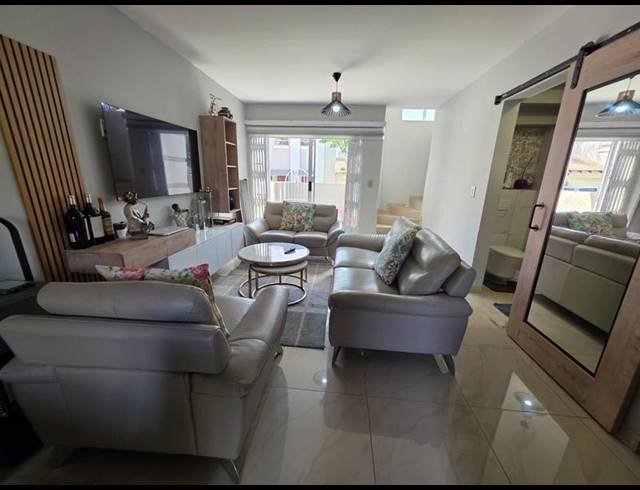 2 BEDROOM TOWNHOUSE FOR SALE IN SUNNINGHILL